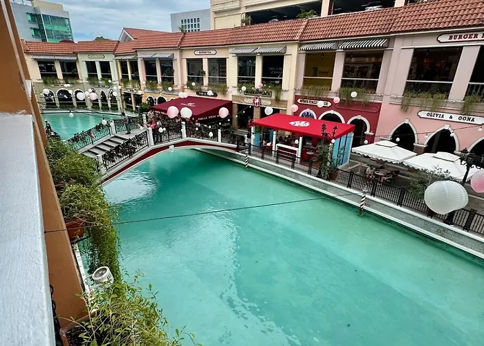 Netflix And Wifi Staycation Viceroy Walk To Venice Grand Canal Apartment *