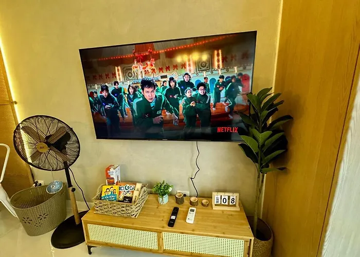 Netflix And Wifi Staycation Viceroy Walk To Venice Grand Canal Apartment *