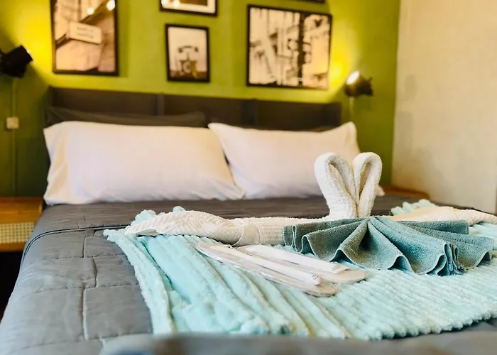 Netflix And Wifi Staycation Viceroy Walk To Venice Grand Canal Apartment