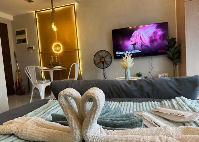 Netflix And Wifi Staycation Viceroy Walk To Venice Grand Canal *